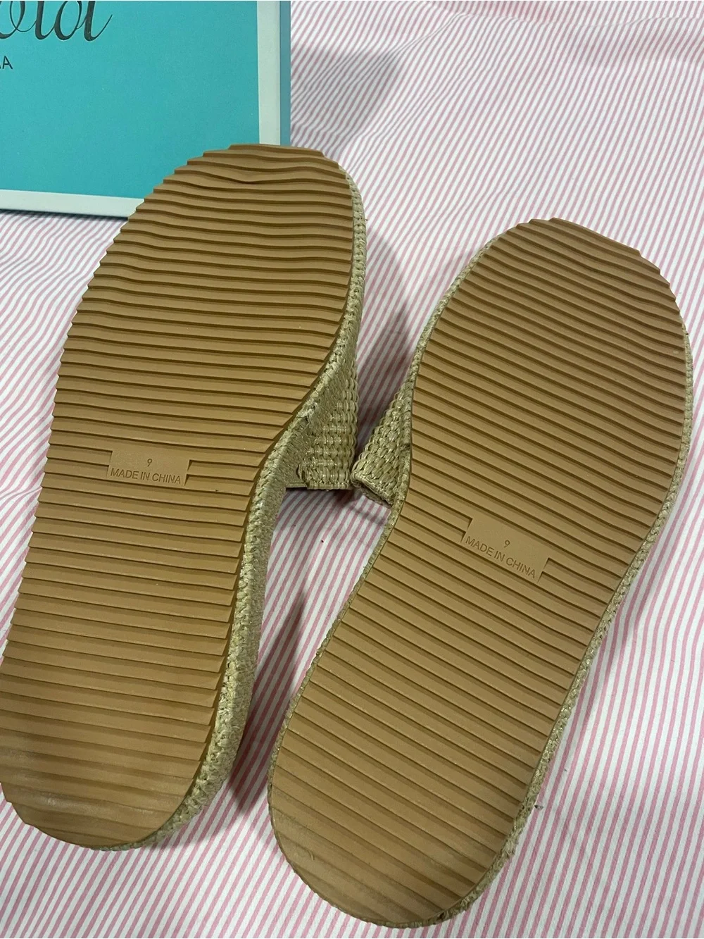 *NEW IN BOX* Natural raffia platform sandals, size 9